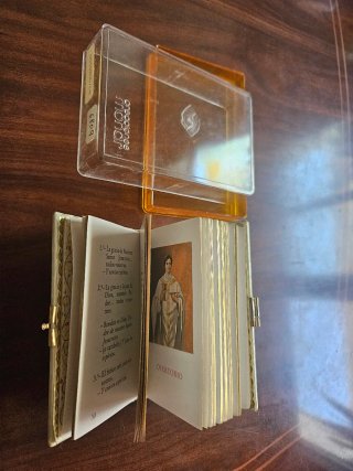 Libreto "Mi primera comunión", pañuelo y rosario.