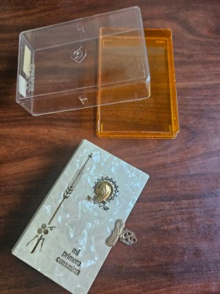 Libreto "Mi primera comunión", pañuelo y rosario.