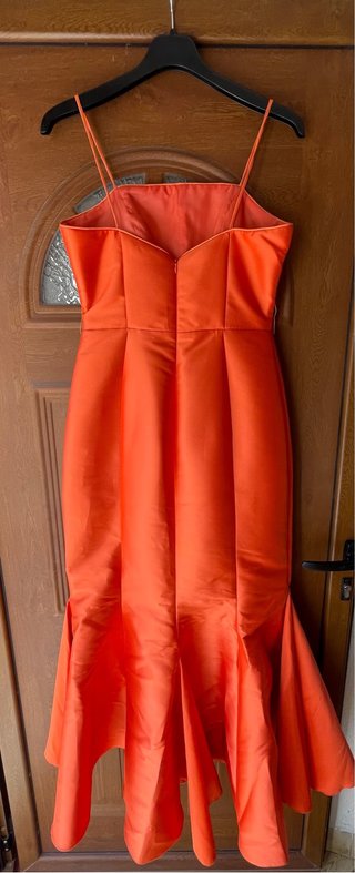 Vestido naranja tirantes de la firma Matilde Cano
