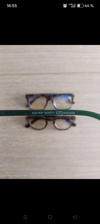 Gafas de lectura marrones y verdes