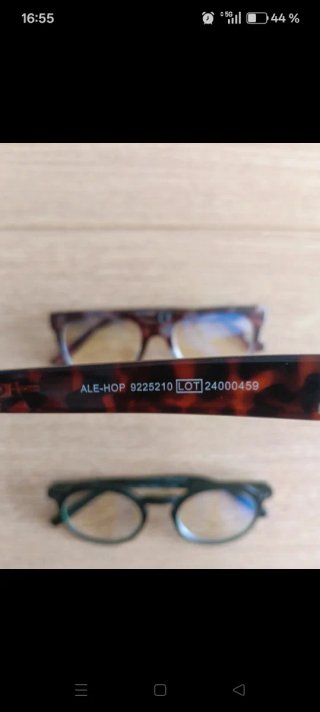 Gafas de lectura marrones y verdes