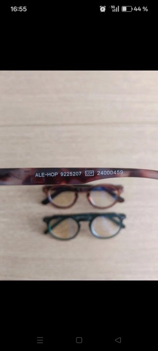 Gafas de lectura marrones y verdes