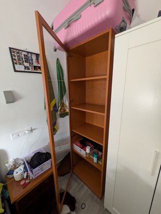 Estantería madera con puerta cristal