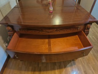 Mueble de madera de roble