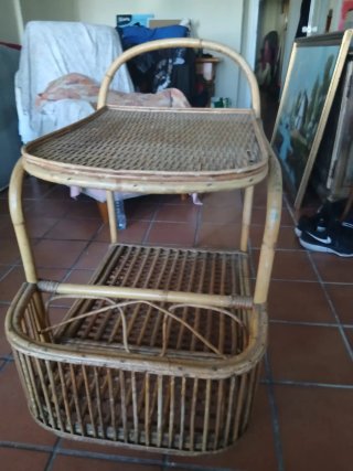 Mesa auxiliar mimbre con ruedas