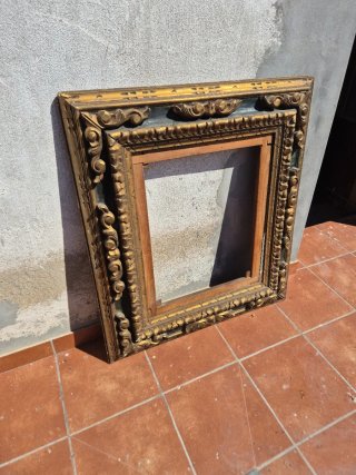 Marco antiguo dorado y verde