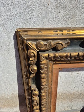 Marco antiguo dorado y verde