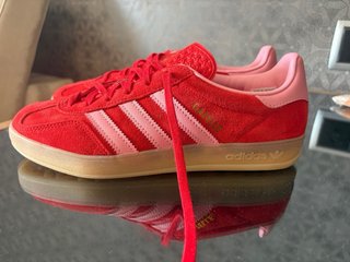 Zapatillas Adidas Gazelle Rojas y Rosas