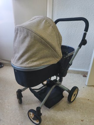 Cochecito de bebé de juguete