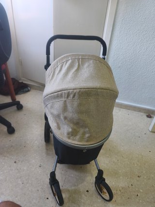 Cochecito de bebé de juguete
