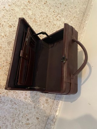 Maletín de piel con combinación