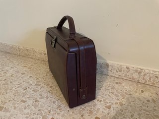 Maletín de piel con combinación