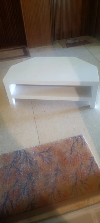 Mesa de TV blanca