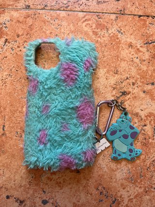 Funda pelo Monsters SA + colgante Sully iphone 14