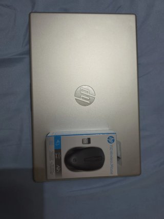 Portátil HP 15-fc1000nsx  sin usar y trae su mochi