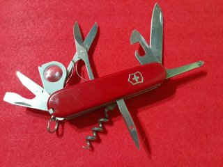 Herramienta multiusos Victorinox ( Antigua )