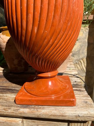 Lámpara de mesa de mármol naranja
