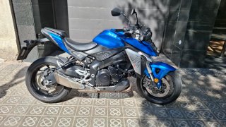 Suzuki GSX-S Naked Azul y Negra