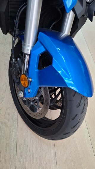 Suzuki GSX-S Naked Azul y Negra