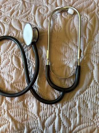 Estetoscopio médico negro