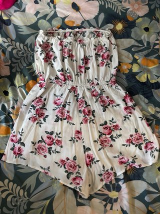 Mono corto floral sin tirantes
