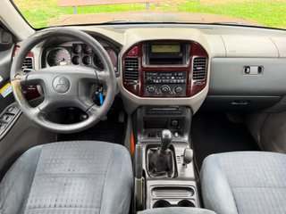 Mitsubishi Montero 2001