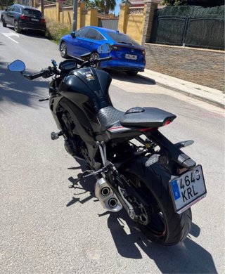 Kawasaki Z1000 Negra y Roja