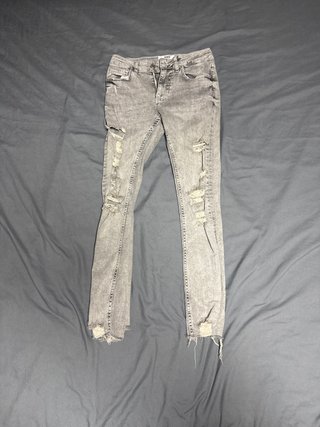 Pantalón vaquero Bershka gris desgastado