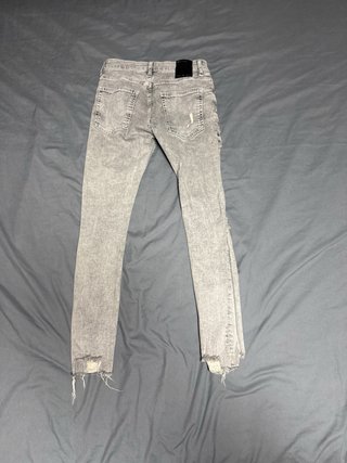 Pantalón vaquero Bershka gris desgastado