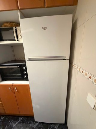 Frigorífico Beko Dos Puertas 175cm 306L. Poco uso