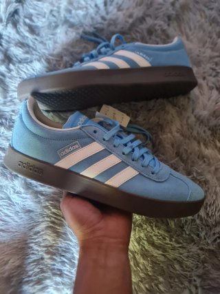 Zapatillas Adidas Azul y Blanco