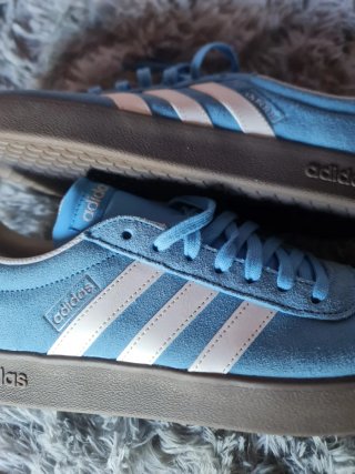 Zapatillas Adidas Azul y Blanco