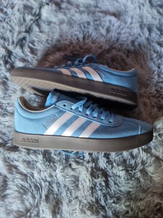 Zapatillas Adidas Azul y Blanco