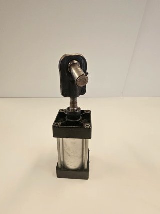 Cilindro Neumático con Rodamiento