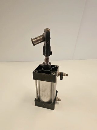 Cilindro Neumático con Rodamiento