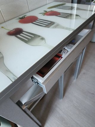 Mesa de cocina cristal y metal con vinilo