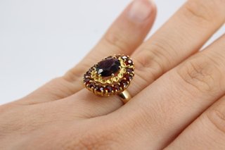 049-01-00010 Anillo de oro 18k con granates
