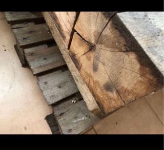 Chimenea de madera y piedra