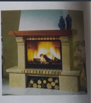 Chimenea de madera y piedra