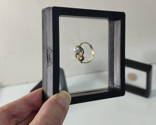 ✅ 10 expositores flotantes efecto 3D (de 9 x 9 cm)