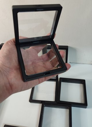 ✅ 10 expositores flotantes efecto 3D (de 9 x 9 cm)
