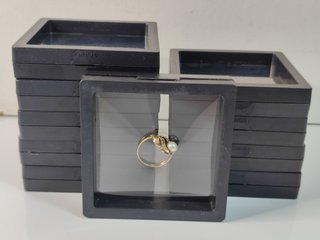 ✅ 10 expositores flotantes efecto 3D (de 9 x 9 cm)