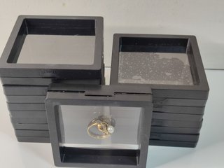 ✅ 10 expositores flotantes efecto 3D (de 9 x 9 cm)