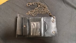 Cartera de piel Iron Maiden con cadena