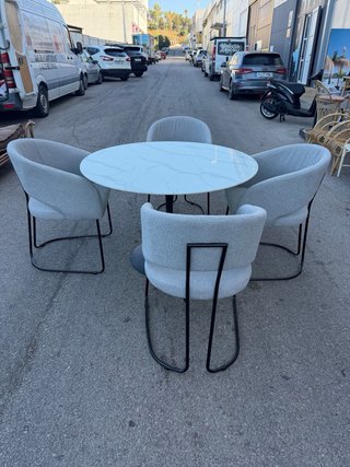 Conjunto mesa comedor moderna y 4 sillas