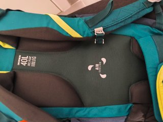 Mochila Quechua verde y turquesa 40L