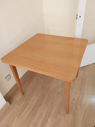4 Sillas y mesa de madera (para tapizar sillas)