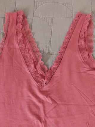 Blusa Stradivarius encaje rosa Talla S