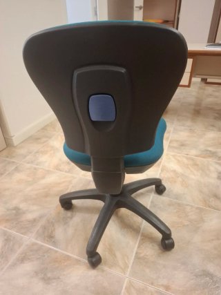 Silla de oficina ergonómica azul