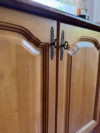 Cocina completa de madera y terracota